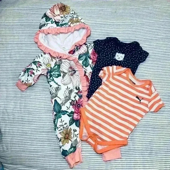 Baby Girl 0-3 Month 3 Piece Lot. long Sleeve and Short Sleeve One Piece Outfits - Picture 1 of 11